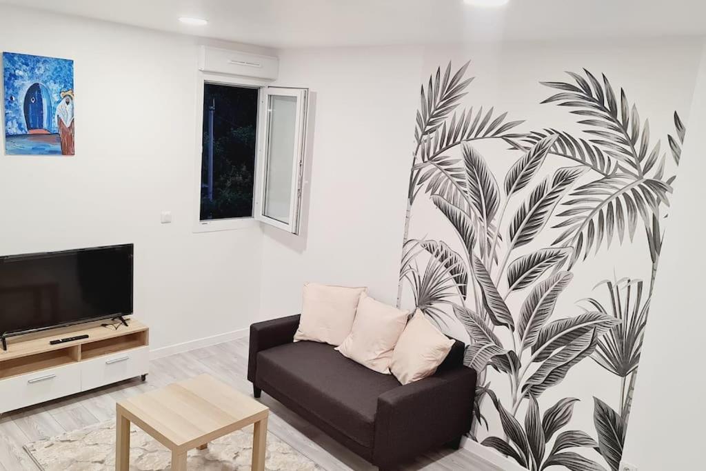 Appartement Tres Lumineux Et Calme. スヴラン エクステリア 写真