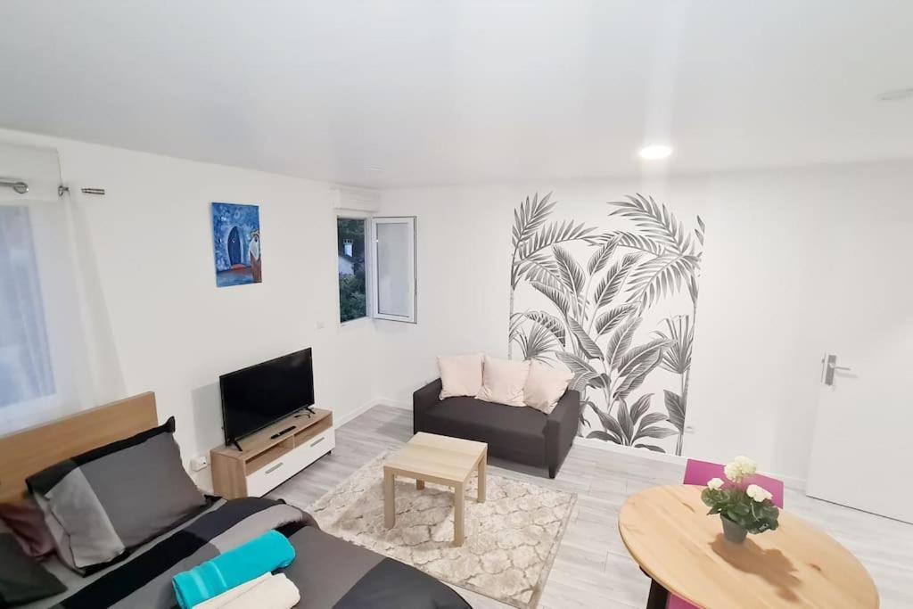 Appartement Tres Lumineux Et Calme. スヴラン エクステリア 写真